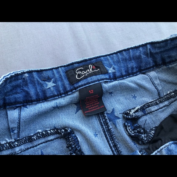 Earl Jeans Faded Star Shorts - Picture 3 of 3